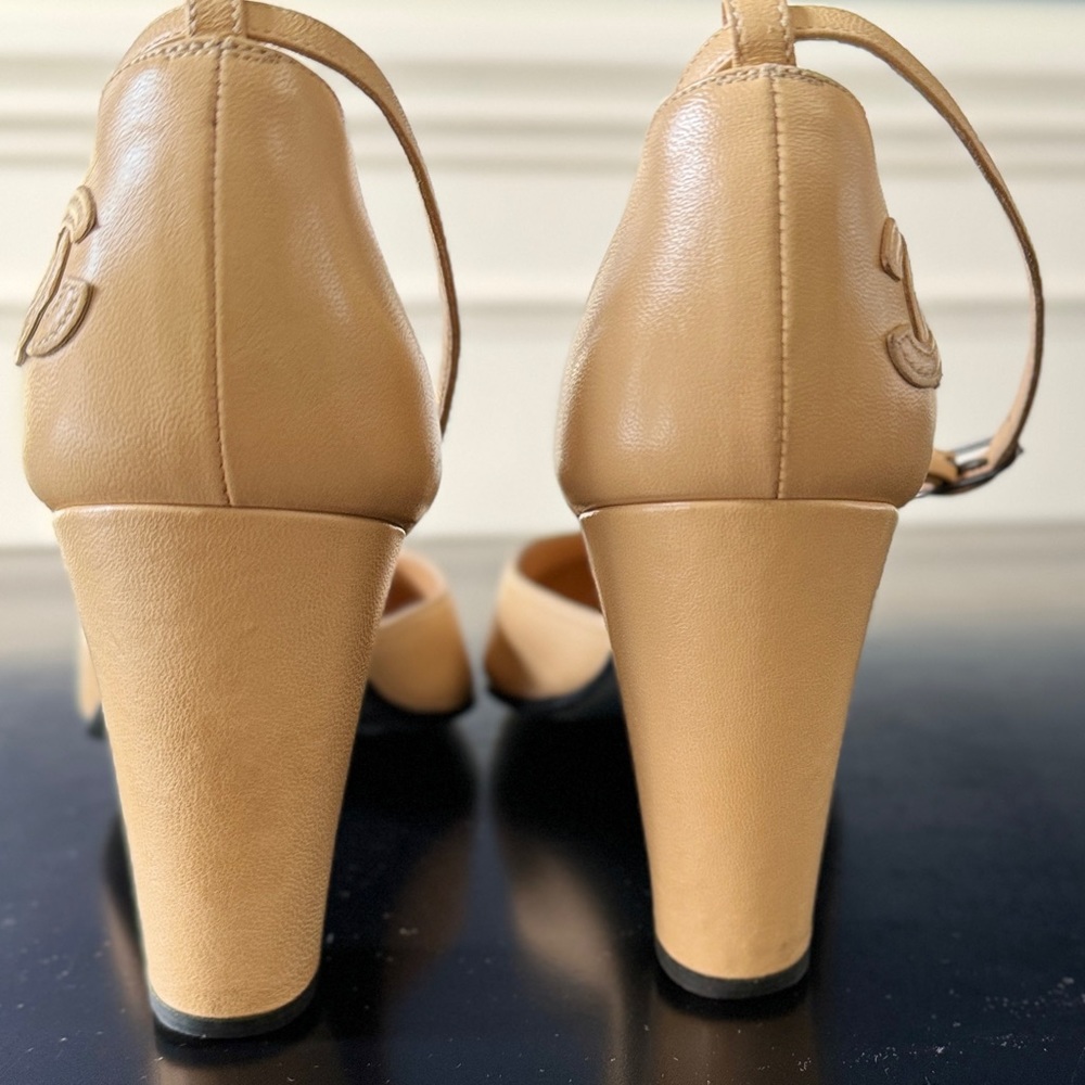 CHANEL Beige and Black Women's Shoes - Picture 4 of 8